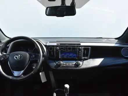 Toyota RAV4 2018 года за 10 000 000 тг. в Атырау – фото 9