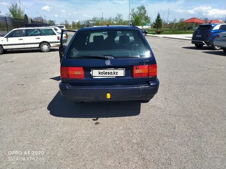 Volkswagen Passat 1995 года за 1 650 000 тг. в Тараз – фото 4