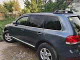 Volkswagen Touareg 2004 годаfor3 900 000 тг. в Тараз – фото 2