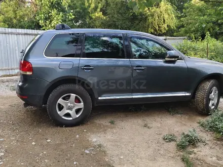 Volkswagen Touareg 2004 года за 3 900 000 тг. в Тараз – фото 5