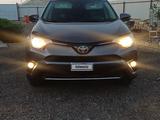 Toyota RAV4 2018 года за 8 300 000 тг. в Атырау – фото 2