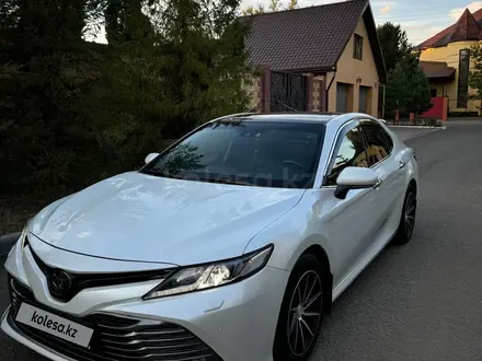 Toyota Camry 2018 года за 13 000 000 тг. в Уральск