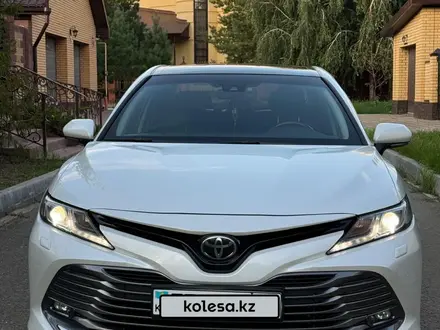 Toyota Camry 2018 года за 13 000 000 тг. в Уральск – фото 3