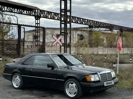 Mercedes-Benz E 220 1993 года за 4 000 000 тг. в Караганда – фото 3