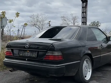 Mercedes-Benz E 220 1993 года за 4 000 000 тг. в Караганда – фото 32