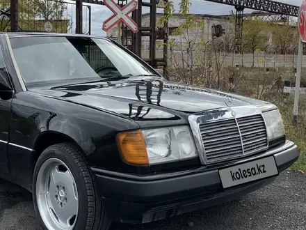 Mercedes-Benz E 220 1993 года за 4 000 000 тг. в Караганда – фото 33