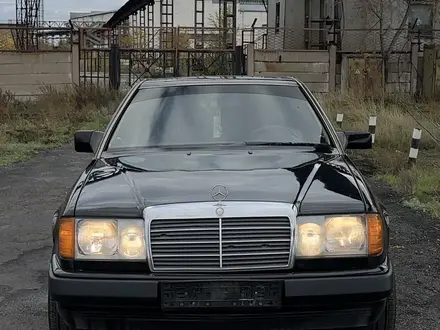 Mercedes-Benz E 220 1993 года за 4 000 000 тг. в Караганда