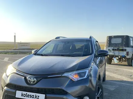 Toyota RAV4 2018 года за 11 700 000 тг. в Атырау – фото 4