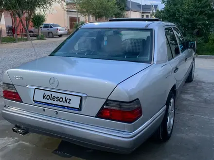 Mercedes-Benz E 220 1995 года за 3 000 000 тг. в Туркестан – фото 4