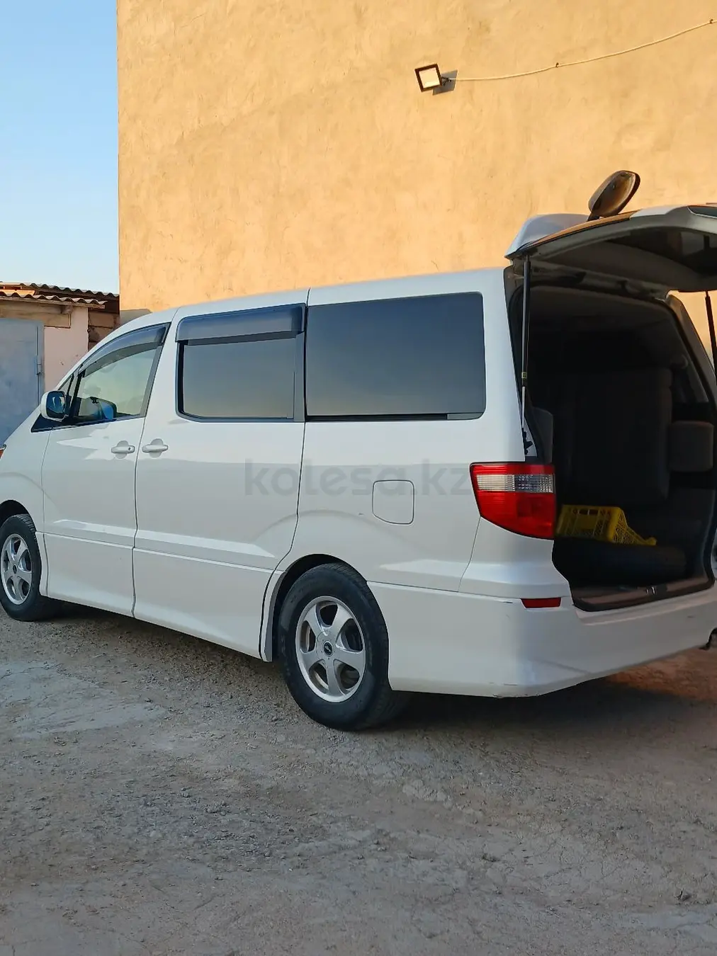 Toyota Alphard, 2005