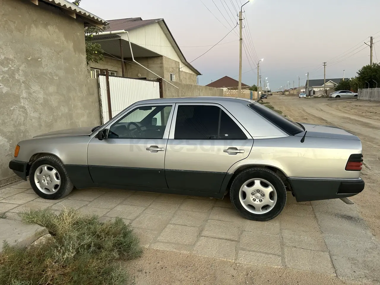 Mercedes-Benz E-Class, 1989