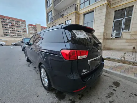 Kia Carnival 2015 года за 7 000 000 тг. в Актобе – фото 13