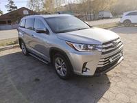 Toyota Highlander 2015 года за 14 700 000 тг. в Караганда