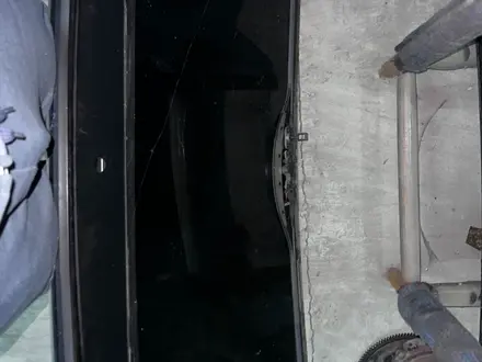 Стекло крышки багажника Volkswagen Touareg в сборе за 45 000 тг. в Шымкент – фото 8