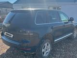 Volkswagen Touareg 2006 года за 3 500 000 тг. в Актобе – фото 2