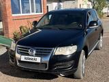 Volkswagen Touareg 2006 года за 3 500 000 тг. в Актобе – фото 5