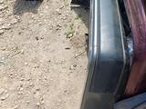 Заднии бампер на мерседес w124 прастой за 75 000 тг. в Шымкент