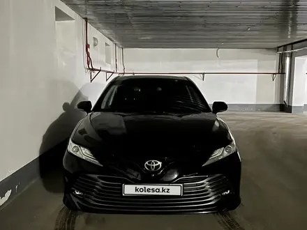 Toyota Camry 2018 года за 18 300 000 тг. в Костанай – фото 2