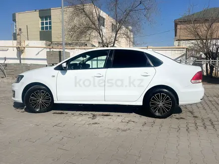 Volkswagen Polo 2015 года за 4 000 000 тг. в Актау – фото 2