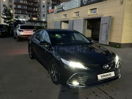 Toyota Camry 2021 года за 17 500 000 тг. в Петропавловск – фото 3