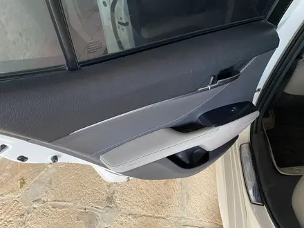 Toyota Camry 2018 года за 11 000 000 тг. в Актау – фото 16