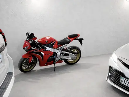 Honda  CBR 1000 RR/RA Fireblade 2011 года за 5 500 000 тг. в Караганда – фото 4