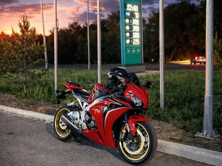 Honda  CBR 1000 RR/RA Fireblade 2011 года за 5 500 000 тг. в Караганда