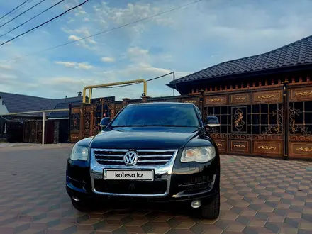 Volkswagen Touareg 2008 года за 7 150 000 тг. в Костанай – фото 2