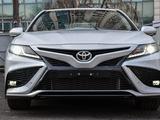 Toyota Camry 2022 года за 18 550 000 тг. в Алматы – фото 3