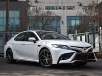 Toyota Camry 2022 года за 17 990 000 тг. в Алматы