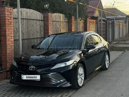 Toyota Camry 2019 года за 14 000 000 тг. в Алматы – фото 4