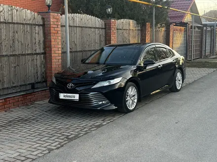 Toyota Camry 2019 года за 14 000 000 тг. в Алматы