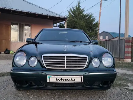 Mercedes-Benz E 200 2000 года за 3 500 000 тг. в Талдыкорган – фото 2