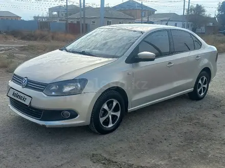 Volkswagen Polo 2015 года за 3 600 000 тг. в Атырау – фото 2