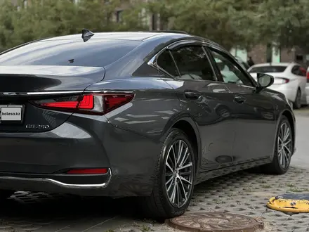 Lexus ES 250 2022 года за 22 700 000 тг. в Алматы – фото 4