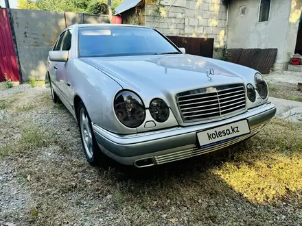 Mercedes-Benz E 320 1997 года за 4 333 333 тг. в Алматы – фото 9