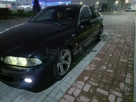 BMW 528 1999 года за 4 100 000 тг. в Алматы – фото 2