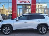 Toyota RAV4 2021 года за 17 500 000 тг. в Астана – фото 3