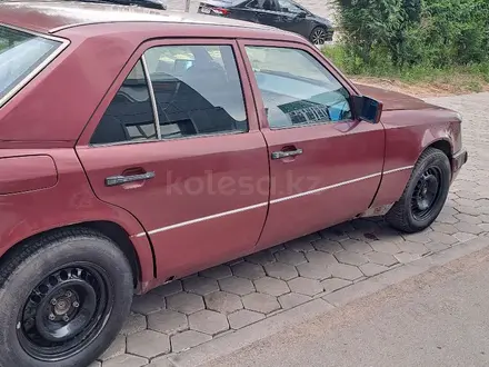 Mercedes-Benz E 220 1994 года за 1 600 000 тг. в Астана – фото 5