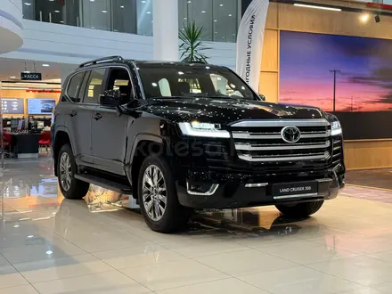 Toyota Land Cruiser Premium 2025 года за 74 890 000 тг. в Астана