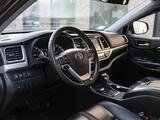 Toyota Highlander 2019 года за 19 000 000 тг. в Алматы – фото 2