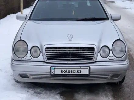 Mercedes-Benz E 320 1999 года за 4 100 000 тг. в Кордай – фото 2