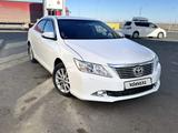 Toyota Camry 2014 года за 9 000 000 тг. в Кульсары – фото 2