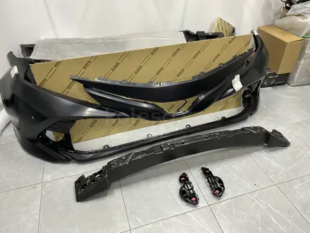 Бампер передний Toyota Camry 70 ORIGINAL за 90 000 тг. в Алматы
