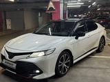 Toyota Camry 2021 года за 14 800 000 тг. в Алматы – фото 2