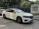 Volkswagen Passat 2020 года за 8 800 000 тг. в Алматы