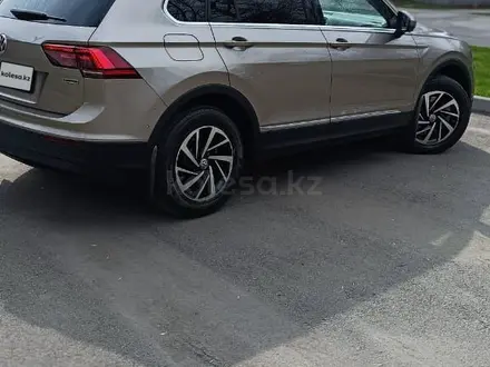 Volkswagen Tiguan 2018 года за 12 300 000 тг. в Алматы – фото 10