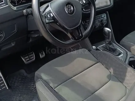 Volkswagen Tiguan 2018 года за 12 300 000 тг. в Алматы – фото 12