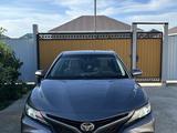 Toyota Camry 2018 года за 11 200 000 тг. в Атырау
