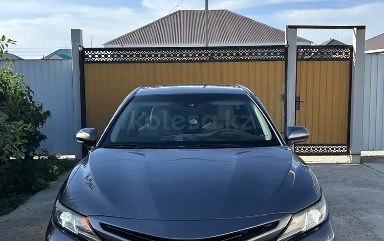 Toyota Camry 2018 года за 11 200 000 тг. в Атырау